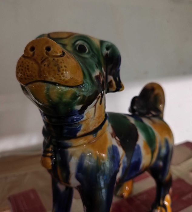 Cão em loiça para decoração