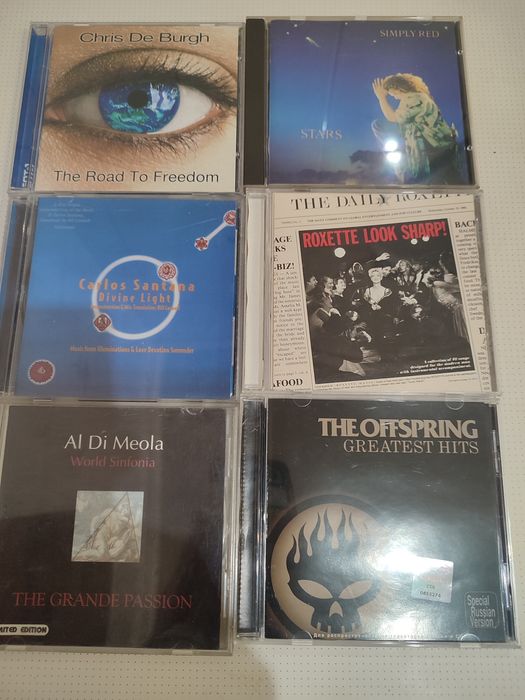 CD диски разных жанров.