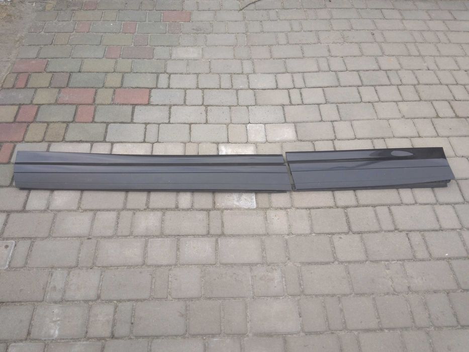 Молдинг,накладка пластикова на кузов автомобіля.