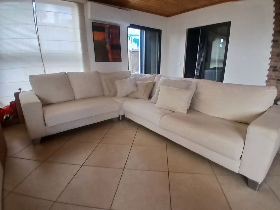 Sofá grande em L em tecido claro – excelente estado
Vendo sofá grande