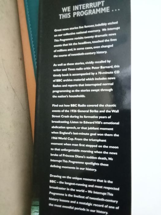 Livro "We interrupt this programme " + CD