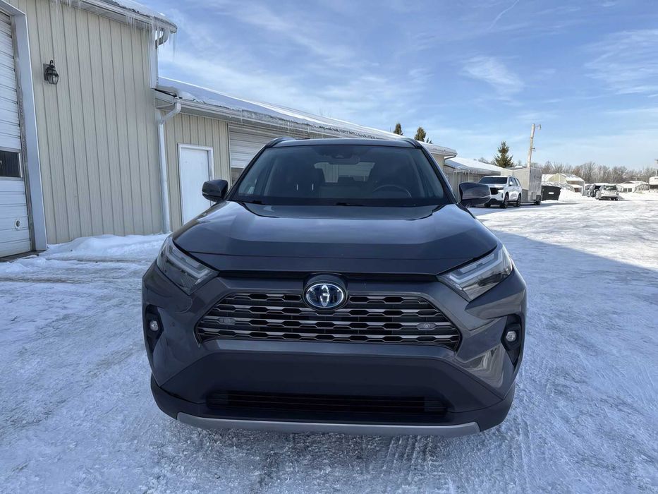 Toyota RAV4 Limited      2022