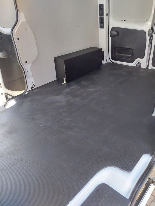 Renault Trafic. Faktura VAT cena brutto