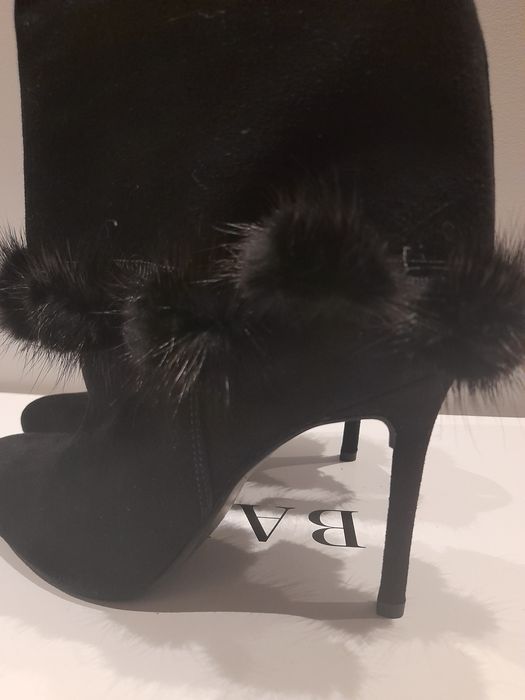 Zamszowe buty na szpilce Badura