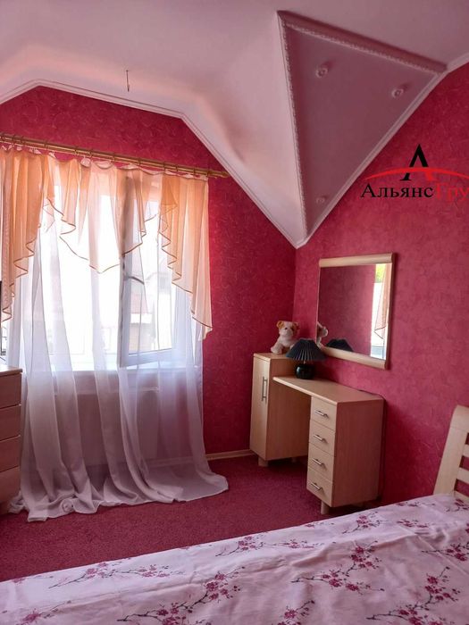 Продаж великого, сучасного будинку.