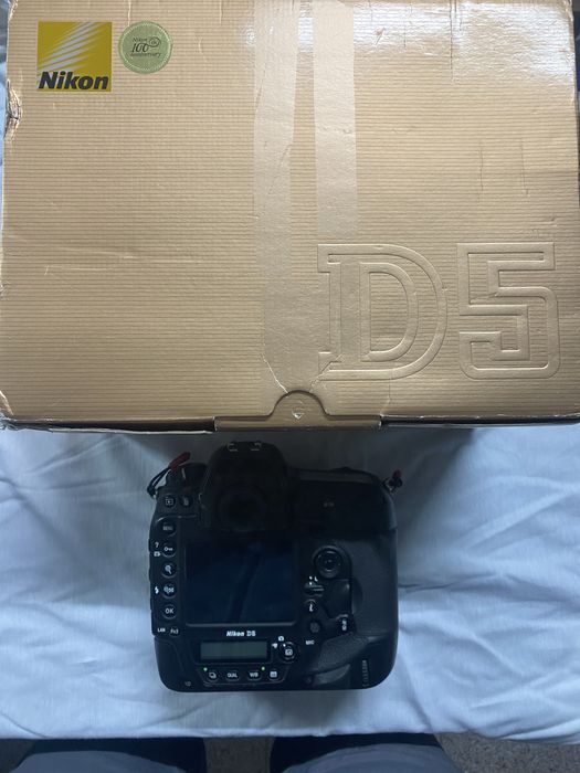 Nikon D5 em bom estado.