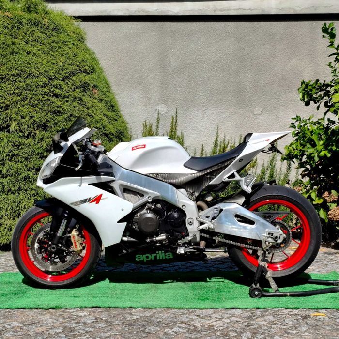 Aprilia RSV4 (De Livrete: 149kW / 201cv)