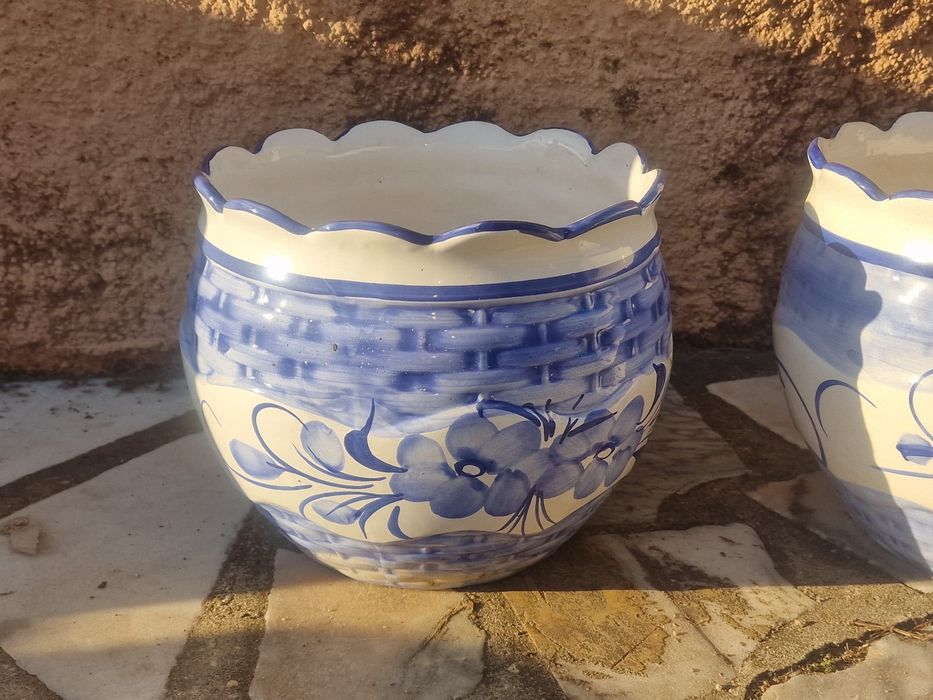 Conjunto de 4 vasos em cerâmica azul e branca