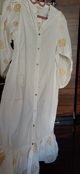 Przepiękna haftowana suknia