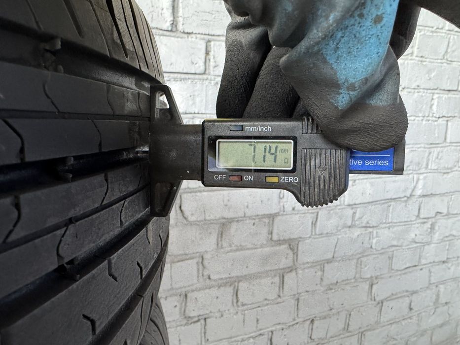 Літні шини Continental 215/60 R17