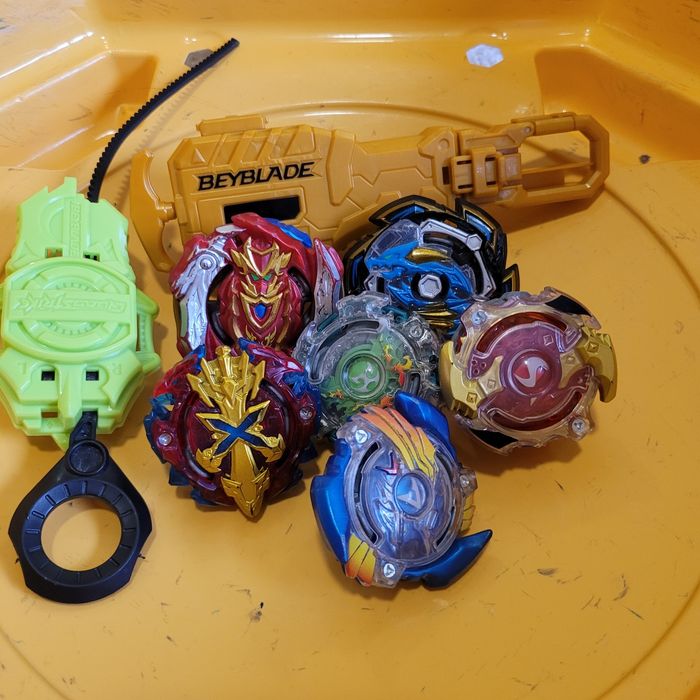 Lote Arena Com Beyblades Burst