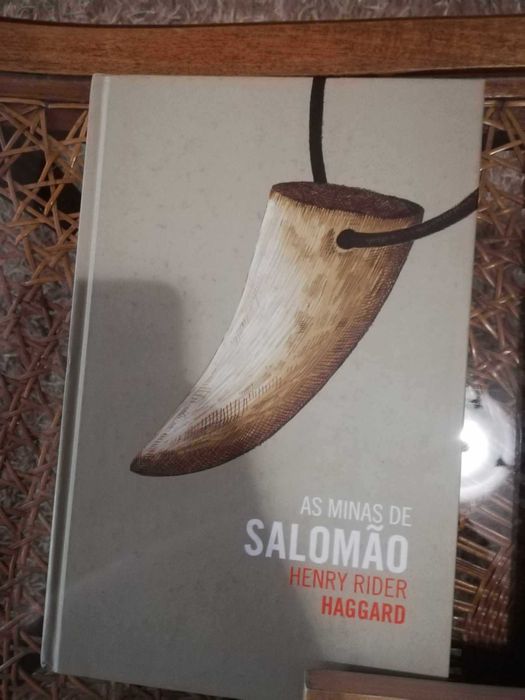 Três livros para venda