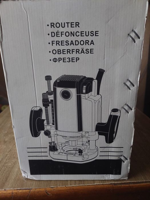 Продам фрезерний верстат Makita з комплектом фрез