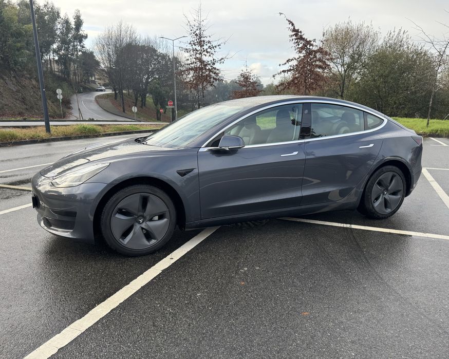 Tesla Model 3 Standard RWD Plus 60 kWh Premium Audio