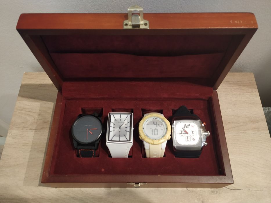BLACK FRIDAY! Conjunto de relógios com caixa! Excelente oportunidade!