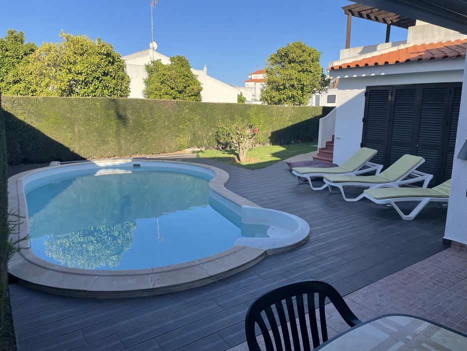 Vivenda V4 c/piscina a 150m da praia de Altura