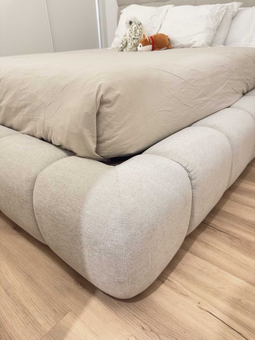 Cama de Casal com Arrumação