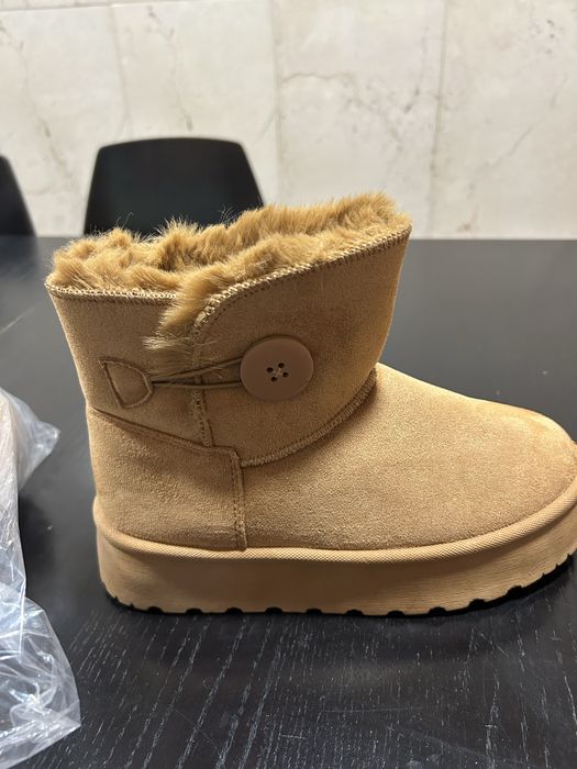 Bota com pelo camel