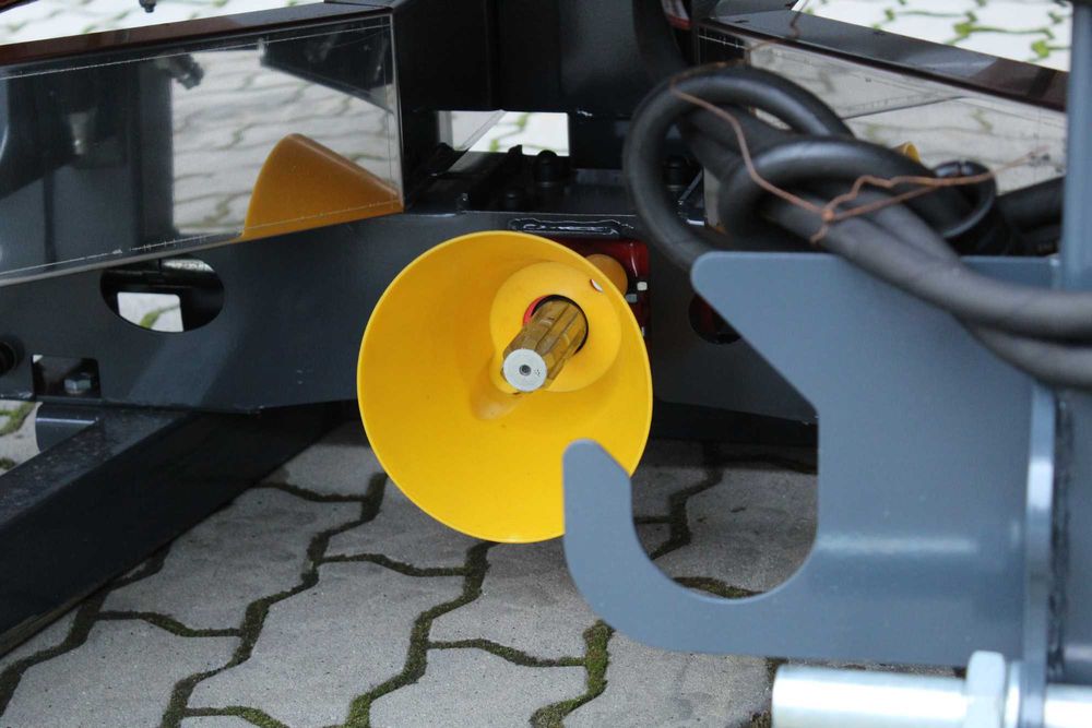 ПРОФЕСІЙНИЙ Розкидач мінеральних добрив 2200 розсіювач міндобрив