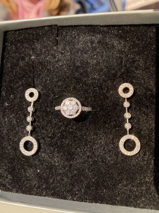 Комплект прикрас з білого золота 750 з діамантами (сережки + каблучка)