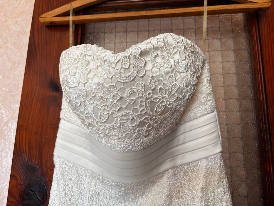 Випускна біла сукня