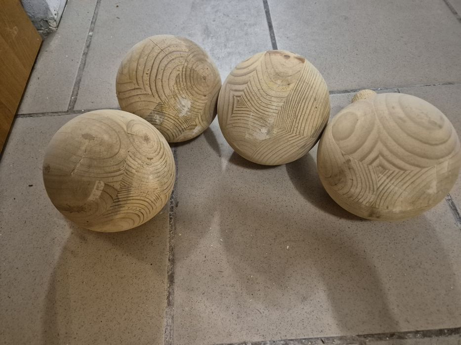 Zestaw drewnianych kuli  srednica ok 11 cm