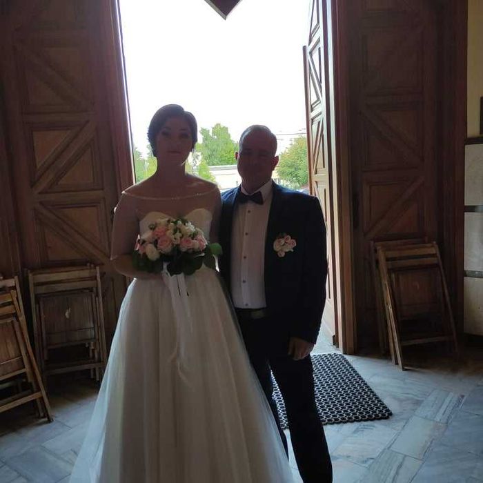 Suknia ślubna w kolorze ecru