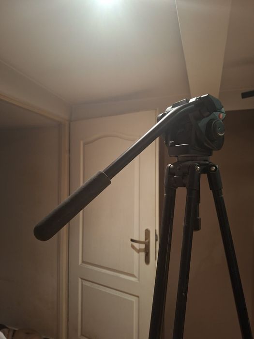 Statyw Manfrotto trójnóg, z głowica 501hdv