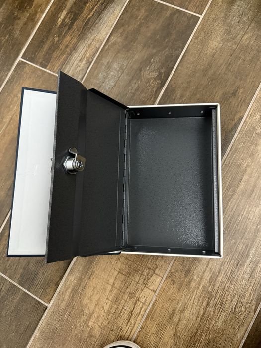 Сейф-книга The New English Dictionary, металевий, новий