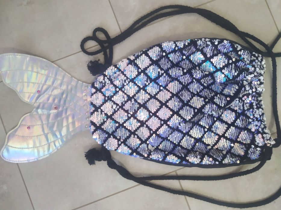 Worek rybi ogon z przekręcany mi cekinami.