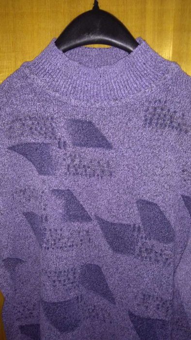 Свитер 50-52 р., состояние идеальное.