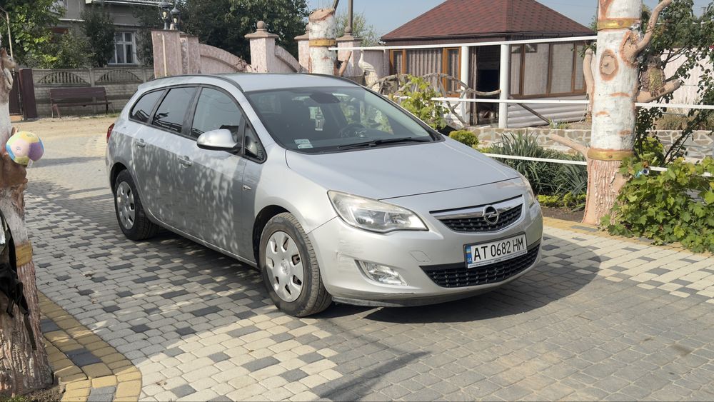 Продам Opel Astra j