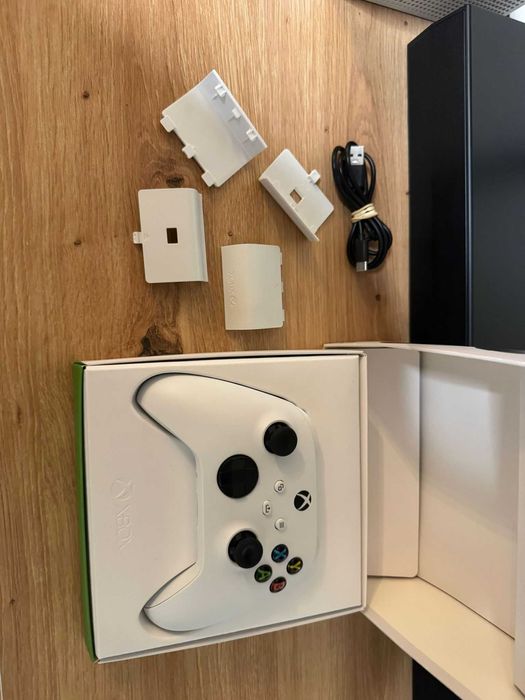 Xbox series s 512gb + 2 controles + base de carregamento