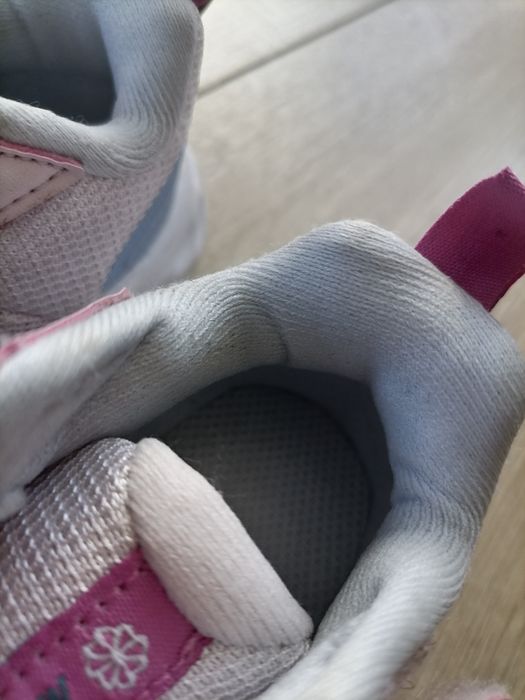 Buty dziecięce Nike, lekkie r. 22 stan bdb