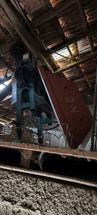 Esmagador antigo de uva