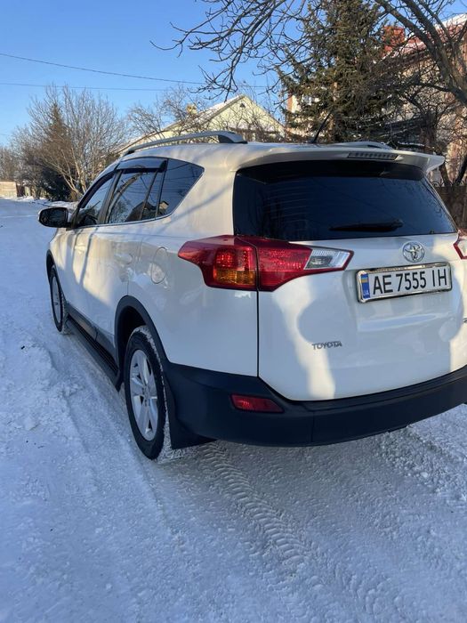 Продам авто Toyota Rav 4 без подкрасов и с родным пробегом