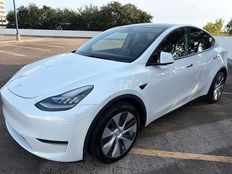 Tesla Model Y      2021