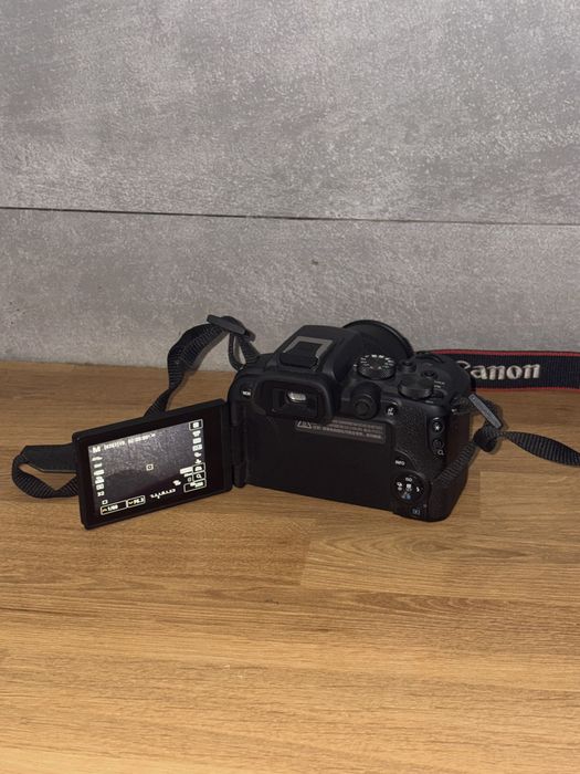 Canon r10 + rf 18-45