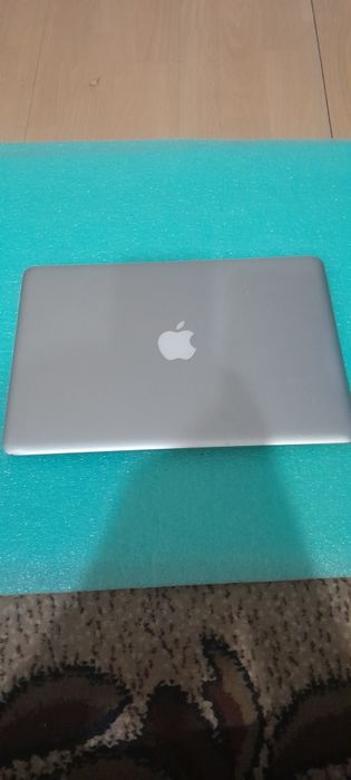 ZDwa laptopy apple
