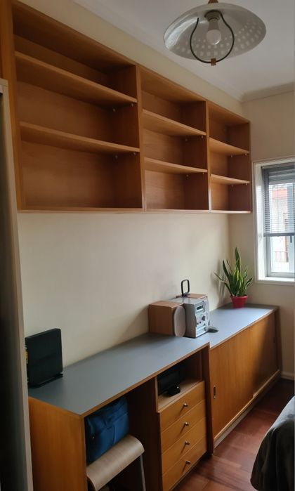 Conjunto de secretária, armário e estante