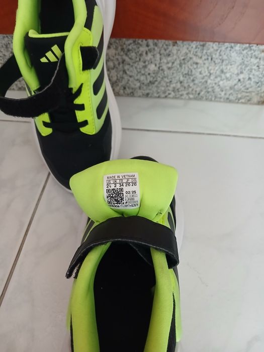 Sapatilhas Adidas Coudfoam tamanho 34