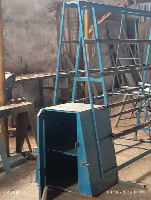 CAVALETE para colocar em carrinha de caixa aberta.