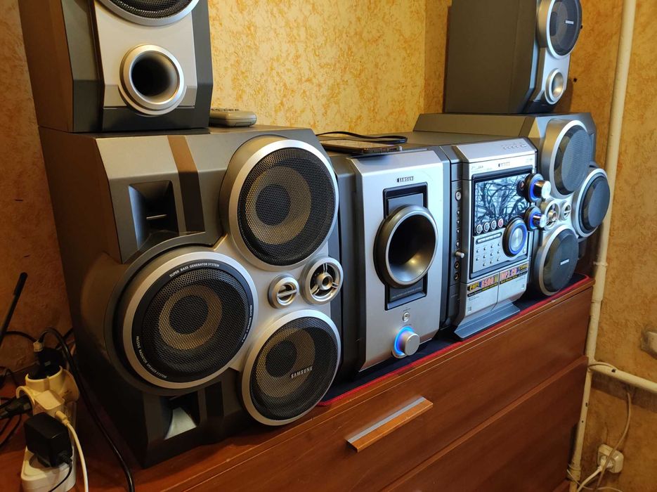 Мощный музыкальный центр Samsung