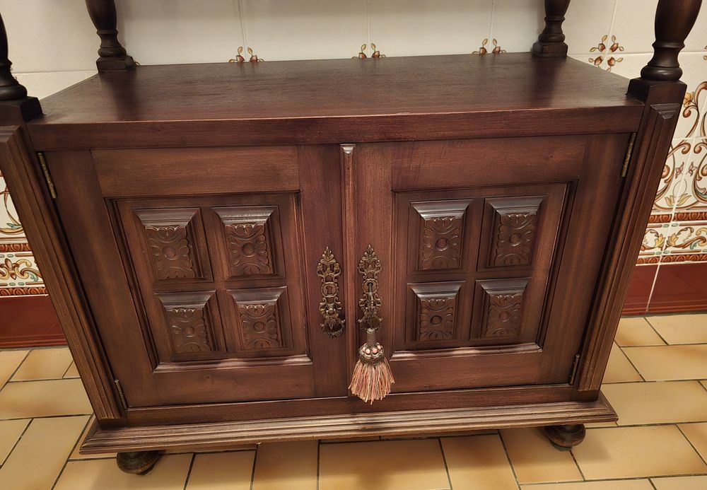 Movel antigo de madeira