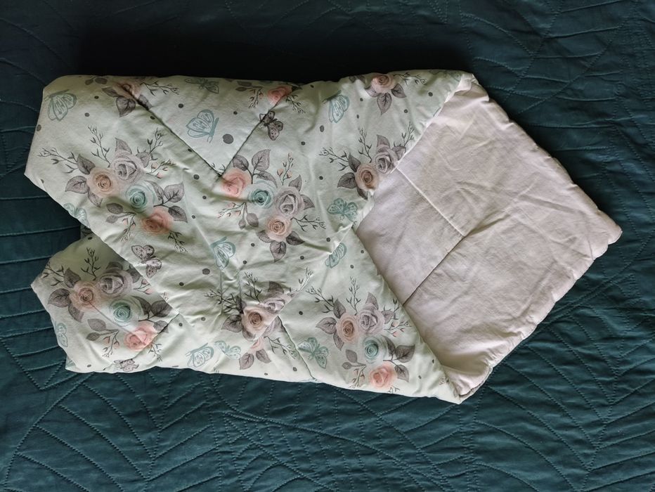 Rożek otulacz becik w róże miętowy kolor na rzep