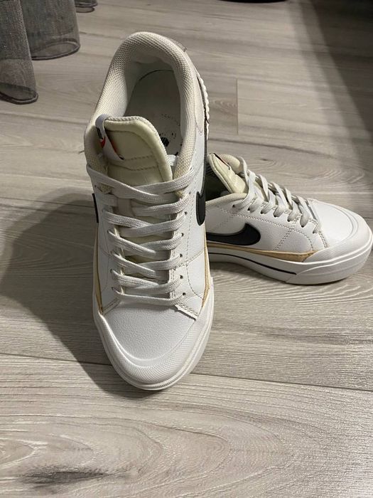 Кросівки жіночі Nike court legacy