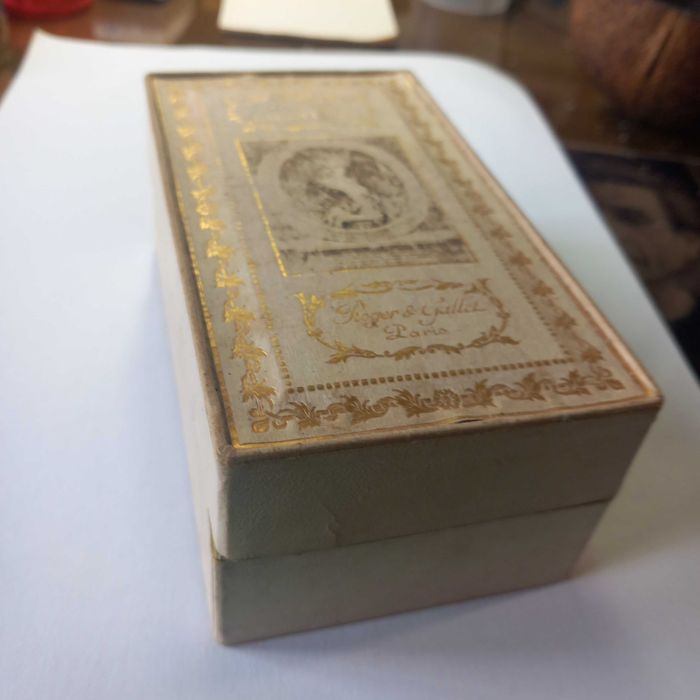 Bonita caixa vintage da Roger & Gallet, Paris