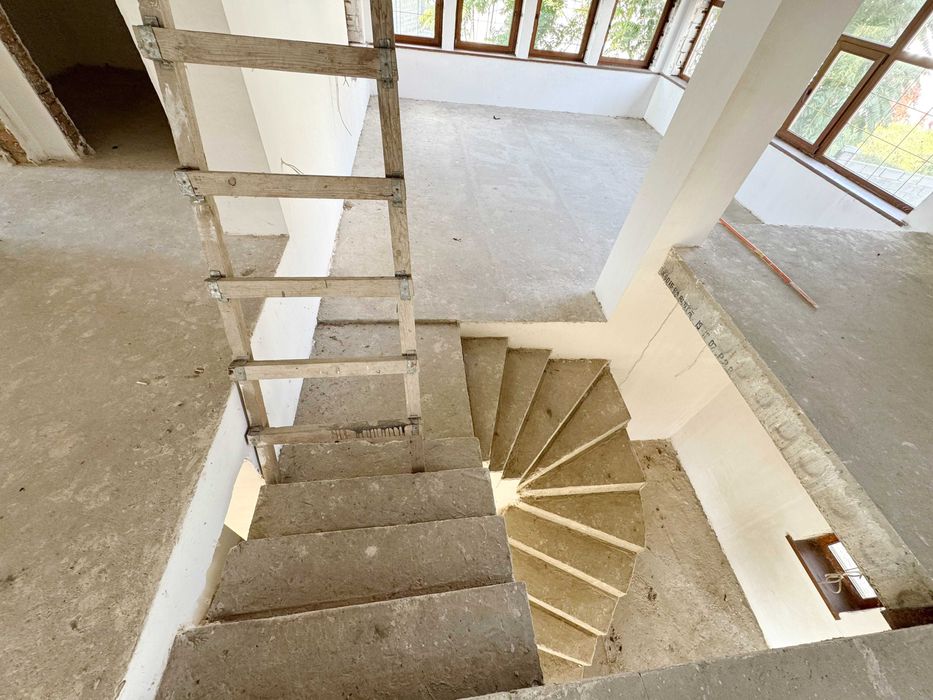 Дом в Совиньоне, ул. Бризова. 9 соток. Есть подвал. Гараж на 2 авто