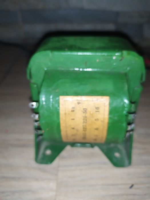Трансформатор советский тн61-127/220-50,в отл.состоянии