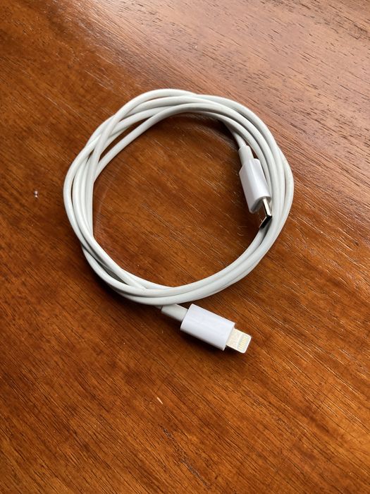 Carregadores e phones aple original (iphone)